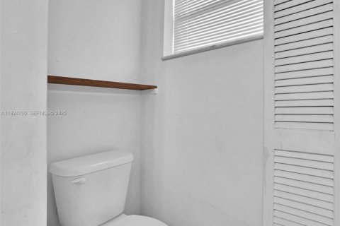 Condo in Miami, Florida, 1 bedroom  № 2038974 - photo 29