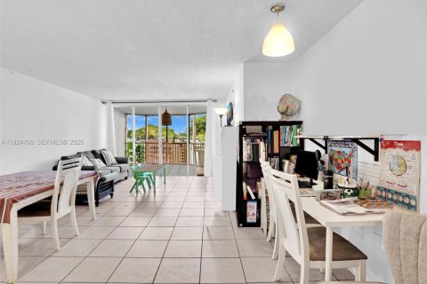 Condo in Miami, Florida, 1 bedroom  № 2038974 - photo 10