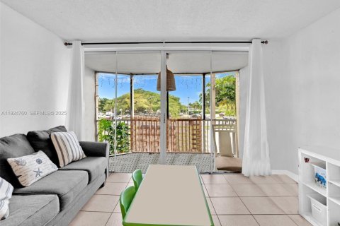 Condo in Miami, Florida, 1 bedroom  № 2038974 - photo 17