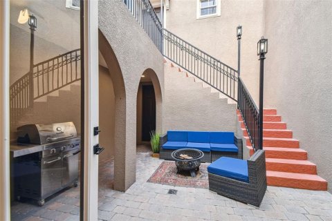 Townhouse in Tampa, Florida 3 bedrooms, 193.79 sq.m. № 1744316 - photo 25