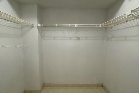 Condo in Miami, Florida, 2 bedrooms  № 1890505 - photo 11