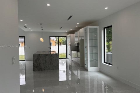 Купить виллу или дом в Майами-Спрингс, Флорида 4 спальни, 292.46м2, № 2007948 - фото 10