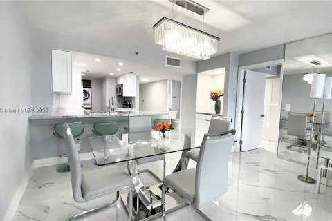 Condo in Miami, Florida, 1 bedroom  № 2019280 - photo 4