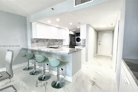 Condo in Miami, Florida, 1 bedroom  № 2019280 - photo 18