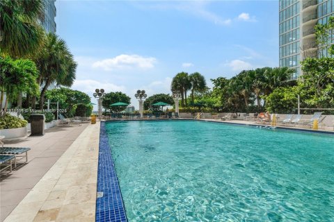 Condo in Miami, Florida, 1 bedroom  № 2019280 - photo 23