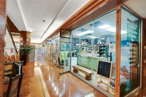 Condo in Miami, Florida, 1 bedroom  № 2019280 - photo 29