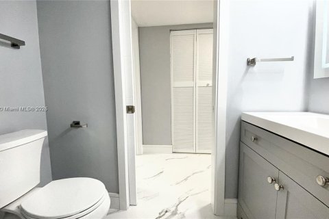 Condo in Miami, Florida, 1 bedroom  № 2019280 - photo 8