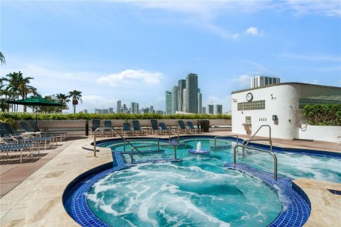 Condo in Miami, Florida, 1 bedroom  № 2019280 - photo 24
