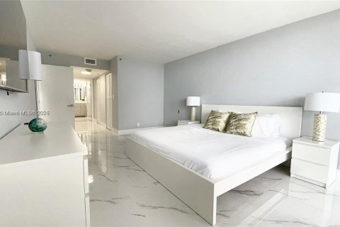 Condo in Miami, Florida, 1 bedroom  № 2019280 - photo 16