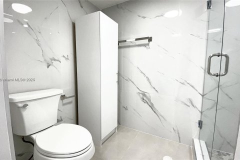 Condo in Miami, Florida, 1 bedroom  № 2019280 - photo 15
