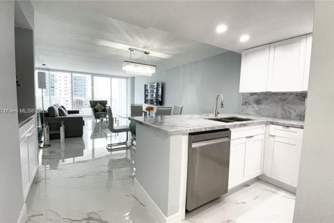 Condo in Miami, Florida, 1 bedroom № 2019280