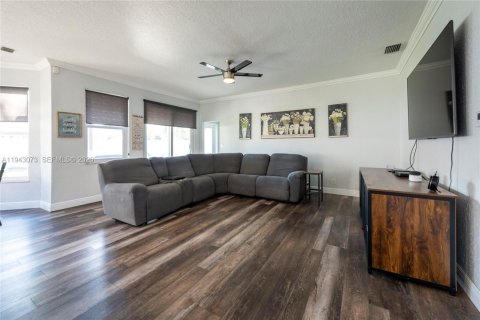 House in Pembroke Pines, Florida 5 bedrooms, 279.17 sq.m. № 1999566 - photo 6