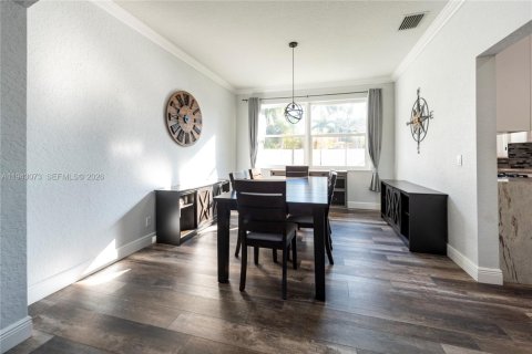 House in Pembroke Pines, Florida 5 bedrooms, 279.17 sq.m. № 1999566 - photo 11