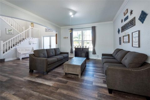 House in Pembroke Pines, Florida 5 bedrooms, 279.17 sq.m. № 1999566 - photo 7