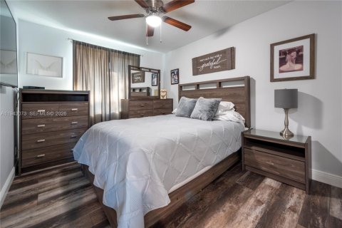 House in Pembroke Pines, Florida 5 bedrooms, 279.17 sq.m. № 1999566 - photo 27