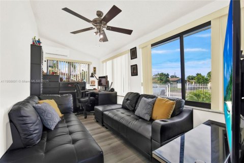 Villa ou maison à vendre à Hialeah, Floride: 3 chambres, 92.44 m2 № 1964627 - photo 12
