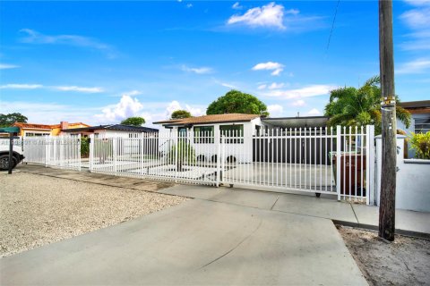 Villa ou maison à vendre à Hialeah, Floride: 3 chambres, 92.44 m2 № 1964627 - photo 7