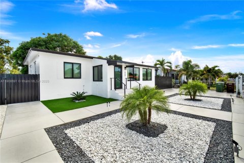 Villa ou maison à vendre à Hialeah, Floride: 3 chambres, 92.44 m2 № 1964627 - photo 4