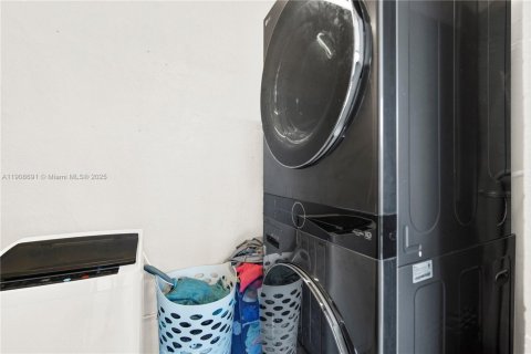 Villa ou maison à vendre à Hialeah, Floride: 3 chambres, 92.44 m2 № 1964627 - photo 17