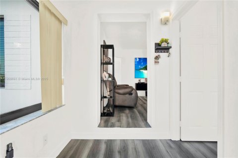 Villa ou maison à vendre à Hialeah, Floride: 3 chambres, 92.44 m2 № 1964627 - photo 15