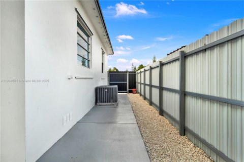 Villa ou maison à vendre à Hialeah, Floride: 3 chambres, 92.44 m2 № 1964627 - photo 26