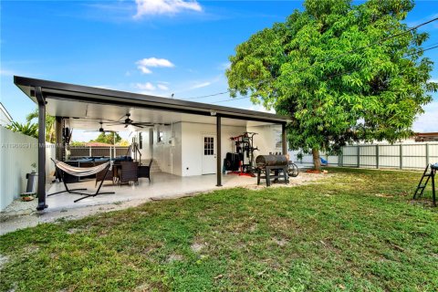 Villa ou maison à vendre à Hialeah, Floride: 3 chambres, 92.44 m2 № 1964627 - photo 24