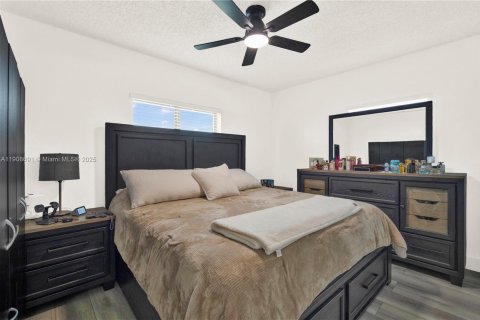 Villa ou maison à vendre à Hialeah, Floride: 3 chambres, 92.44 m2 № 1964627 - photo 14