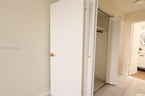 Condo in North Miami, Florida, 1 bedroom  № 2087050 - photo 14