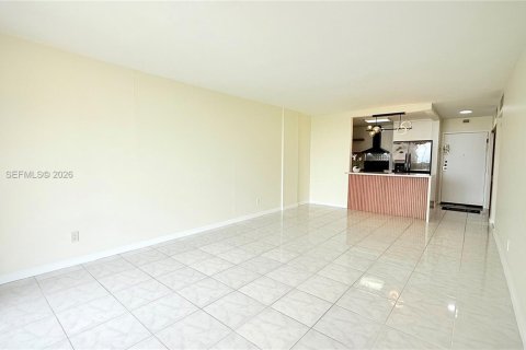 Condo in North Miami, Florida, 1 bedroom  № 2087050 - photo 9