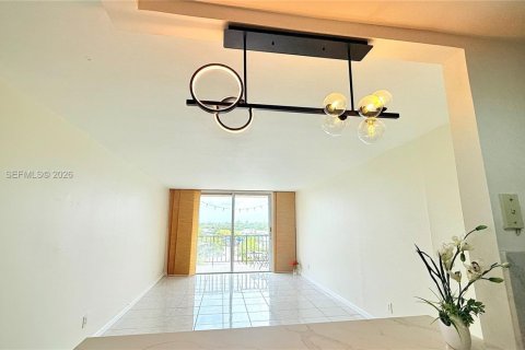 Condo in North Miami, Florida, 1 bedroom  № 2087050 - photo 4