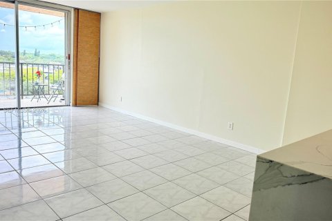 Condo in North Miami, Florida, 1 bedroom  № 2087050 - photo 6