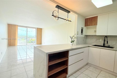 Condo in North Miami, Florida, 1 bedroom  № 2087050