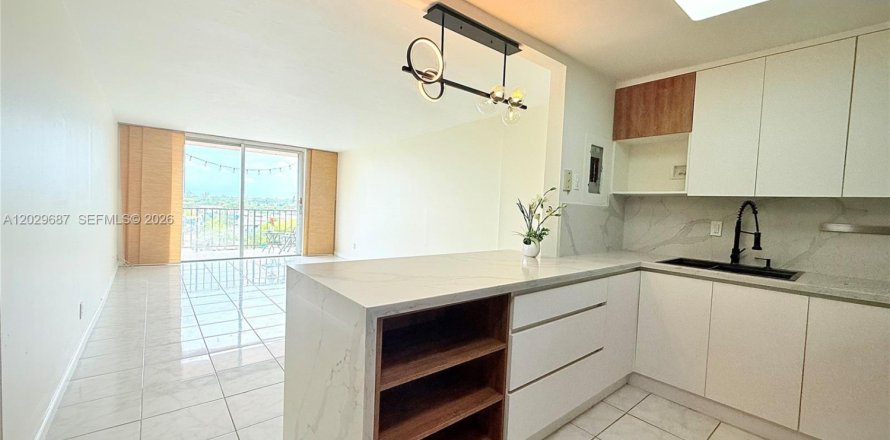 Condo in North Miami, Florida, 1 bedroom  № 2087050