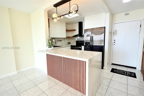 Condo in North Miami, Florida, 1 bedroom  № 2087050 - photo 2