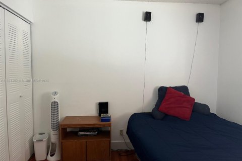 Condo in Sunrise, Florida, 3 bedrooms  № 1897442 - photo 26