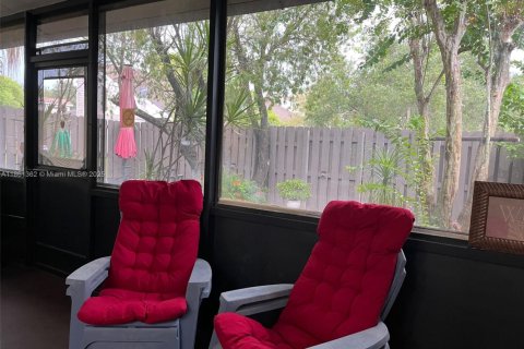 Condo in Sunrise, Florida, 3 bedrooms  № 1897442 - photo 17