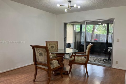 Condo in Sunrise, Florida, 3 bedrooms  № 1897442 - photo 10