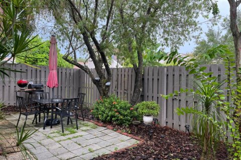 Condo in Sunrise, Florida, 3 bedrooms  № 1897442 - photo 19