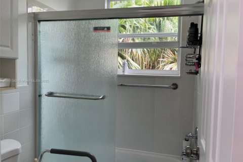 Condo in Sunrise, Florida, 3 bedrooms  № 1897442 - photo 24