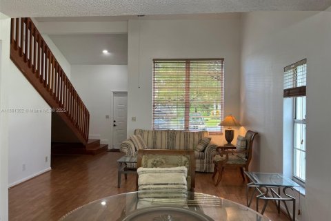 Condo in Sunrise, Florida, 3 bedrooms  № 1897442 - photo 5