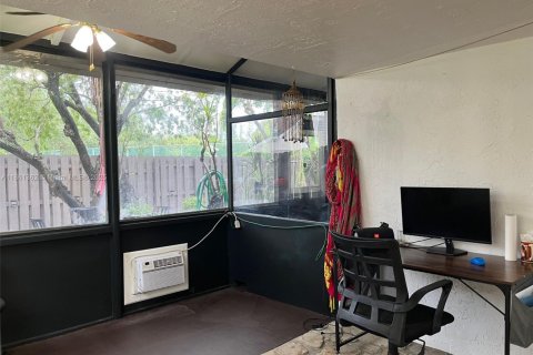 Condo in Sunrise, Florida, 3 bedrooms  № 1897442 - photo 18