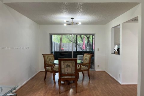 Condo in Sunrise, Florida, 3 bedrooms  № 1897442 - photo 9