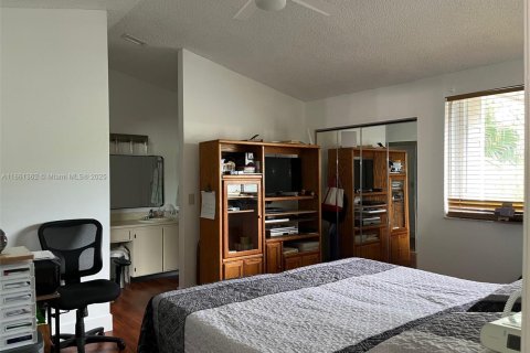 Condo in Sunrise, Florida, 3 bedrooms  № 1897442 - photo 21