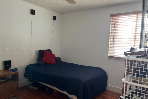 Condo in Sunrise, Florida, 3 bedrooms  № 1897442 - photo 25