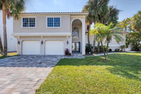 Casa en alquiler en Tierra Verde, Florida, 4 dormitorios, 328.5 m2 № 2218293 - foto 3