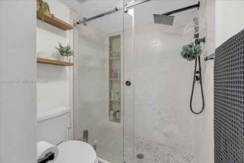 Condo in Deerfield Beach, Florida, 2 bedrooms  № 2060802 - photo 11