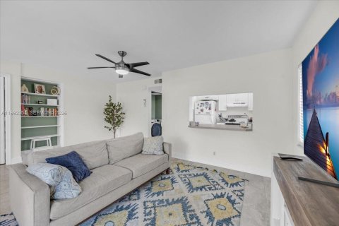 Condo in Deerfield Beach, Florida, 2 bedrooms  № 2060802 - photo 26