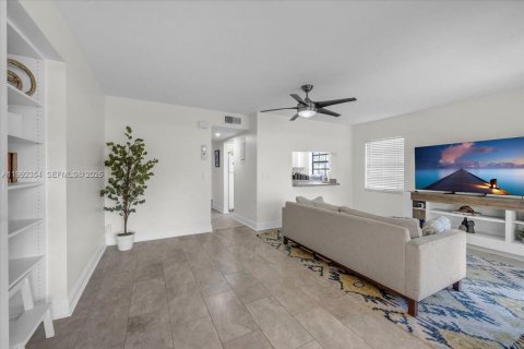 Condo in Deerfield Beach, Florida, 2 bedrooms  № 2060802 - photo 16