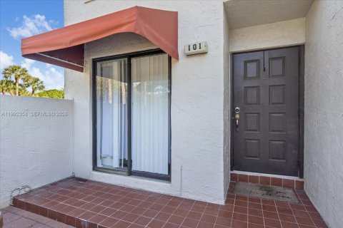 Condo in Deerfield Beach, Florida, 2 bedrooms  № 2060802 - photo 3