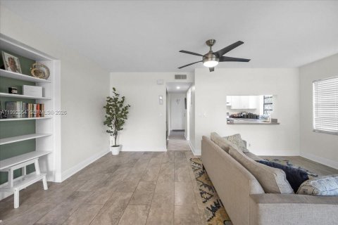Condo in Deerfield Beach, Florida, 2 bedrooms  № 2060802 - photo 17